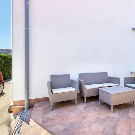 Sale Marija 3* Baška