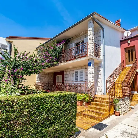 Sale Marija 3* Baška