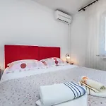 Πανσιόν Sale Marija Baška