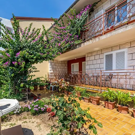 Sale Marija 3* Baška