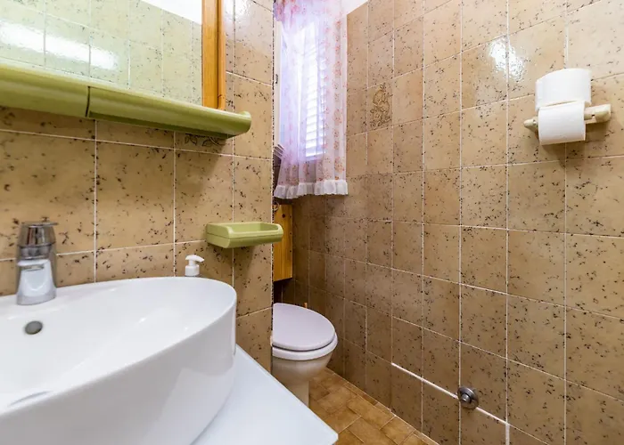 Sale Marija 3* Baška