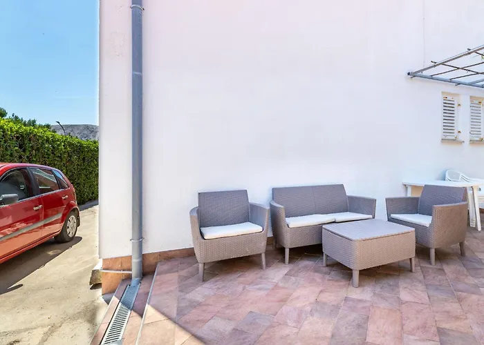 Sale Marija 3* Baška