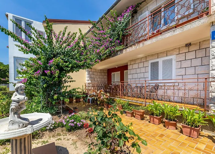 Sale Marija 3* Baška